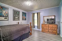 Private Yard & Fire Pit: Pet-Friendly Midway Abode - parking