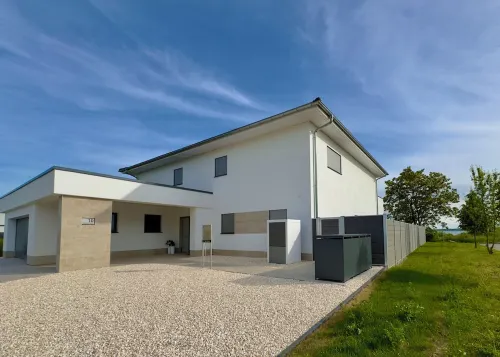 Luxurious Villa Möwengeflüster - 220sqm apartment for max. 8 guests + sauna by the lake Hotels in Muldestausee