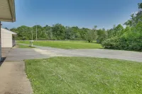 Cozy Youngstown Apartment w/ Central A/C + Heating - 2-Star