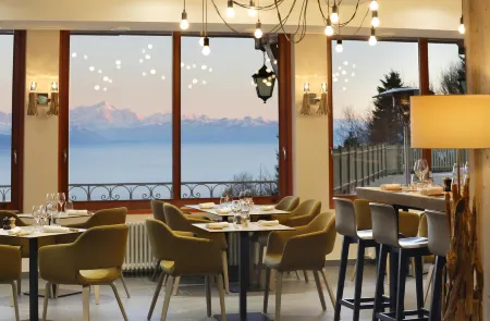 La Mainaz Hôtel Restaurant Genève - Gex - Mijoux Отели в г. Корьер