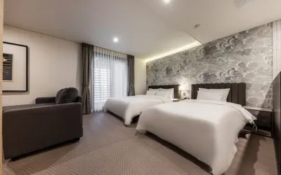Hound Hotel Songtan Hotels near Seojeong-ri Station