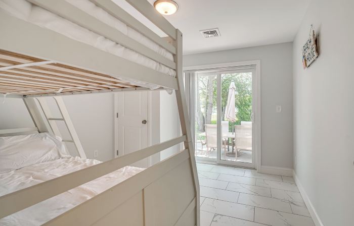 Family Retreat in Old Lyme Gated Miami Beach