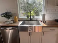 Charming 1 bedroom Stony Brook cottage -walking distance to village & university Hotel a Stony Brook