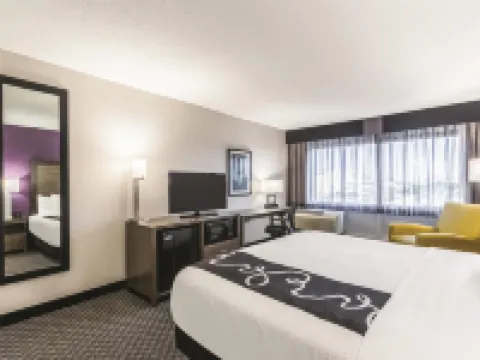 La Quinta Inn & Suites by Wyndham Virginia Beach Hotels in 