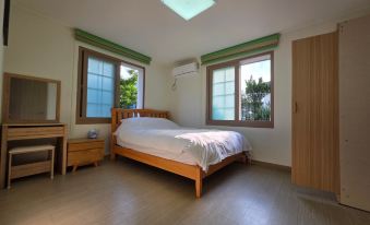 Jeju Albam Oreum House Pension