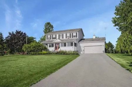 Charming 4-Season Cayuga Lake House near Sheldrake Point!!