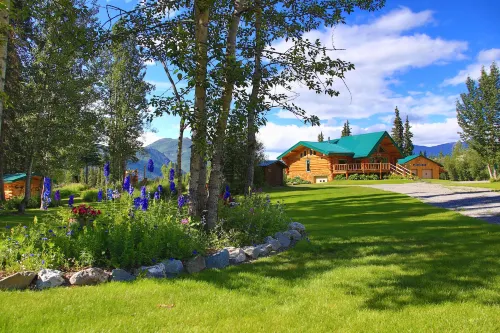 Cloudberry Cabin Hotels in Tok