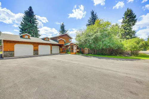 Homey Pet-Friendly Libby Cottage w/ Yard by Creek!