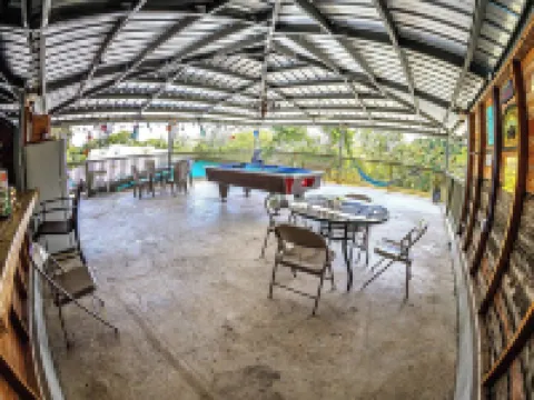 Spacious Family Retreat: Terrace, Inground Pool, Solar Power, Wi-fi, Pool Table Hotels in Pole Ojea
