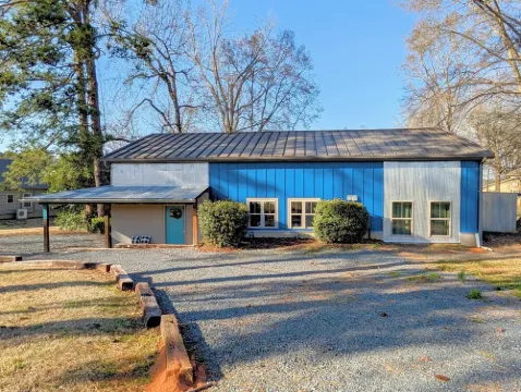 The Tillery Barndo - Two bedrooms/loft, dock, flat lot, spa, trampoline, golf