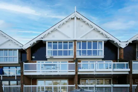 The Oars - Riverfront Property