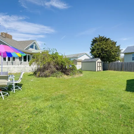 New Jersey Cottage w/ Grill - Short Walk to Beach!
