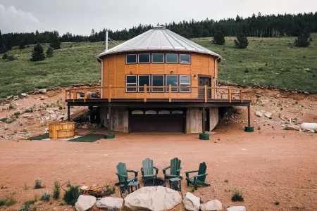 Luxury Off-Grid Yurt: Hot Tub, Epic Views, WiFi, 10 Mins from Cripple Creek!