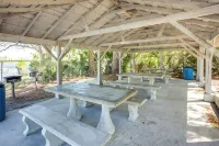Peaceful Pomona Park Home 1 Mi to Lake Broward!