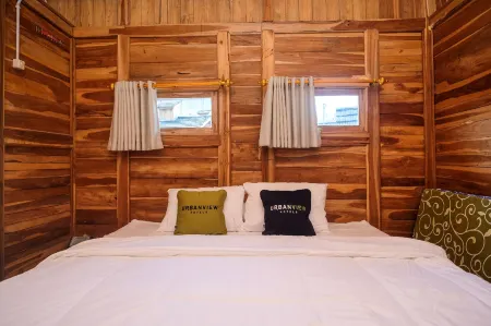 Urbanview Villa Kolopaking Kebumen by RedDoorz Отели в г. Klirong