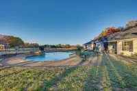 'The Crown Goose' - Bullard Home w/ Pool & Spa! - Parkering