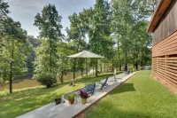 Waterfront Casabella Cottage w/ Kayaks & Fishing - parking
