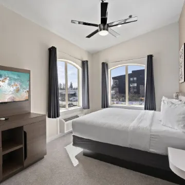 Sandpoint Hotel & Suites Downtown