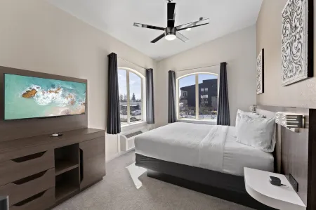 Cedar Street Hotel & Suites Отели в г. Сагл