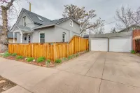 2 Mi to Washington Park: Convenient Denver Home!
