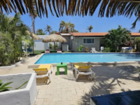 Casalina Garden 2 Blocks to Palm Beach & Kitesurfing School Hotels in Palm Beach