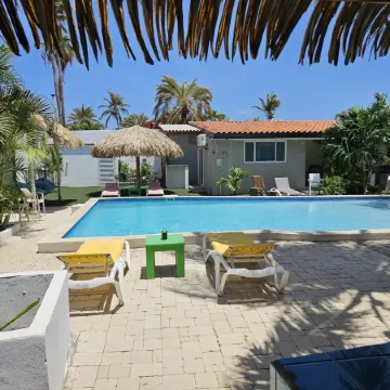 Casalina Garden 2 Blocks to Palm Beach & Kitesurfing School Отели рядом с достопримечательностью «Пляж Палм-Бич»
