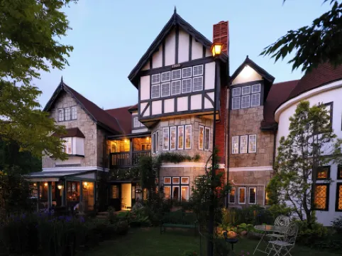 Petit Hotel & Restaurant Old Age