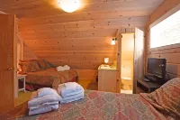 Woodland Chalet 2 mi from Beach Access! - parking