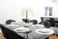 Modern 5BR 3BA • Retreat Near Subway & Downtown • Free Parking