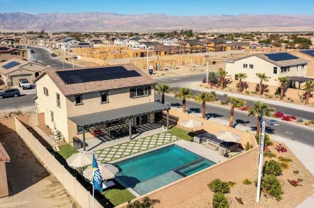 Desert Eden by Avantstay 6Br w/ Ensuite Backyard Oasis w/ Pool & Hot Tub!