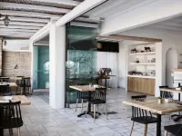 ما آ ادامسرٕ وايت ميكونوس Hotels near شاطئ باراغا (Paraga Beach)