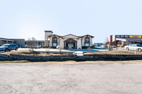 OYO Hotel Tulsa N Sheridan Rd & Airport Hotels in Tulsa