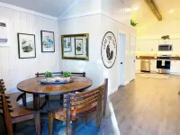 Lake Tree Loft mins from the Beach-Barn Style Chic