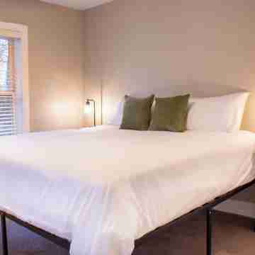 Entire Home Near Downtown Rooms