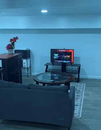 Luminous & Cozy Modern Escape Отели в г. Хилсайд