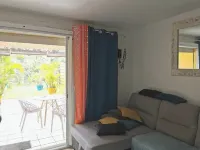 Lovely duplex apartment on the ground floor, garden and swimming pool. Small pets accepted! Hotels in Baie-Mahault