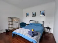 Troon town centre apartment. Great for golf, beach, coastal walks and much more. Hotels in Troon