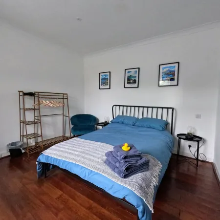 Troon town centre apartment. Great for golf, beach, coastal walks and much more.