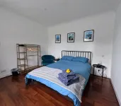 Troon town centre apartment. Great for golf, beach, coastal walks and much more. Hotels in Troon