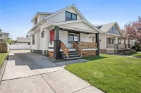 Modern Kitchen and Office Workspace - Stunning Spacious Retreat