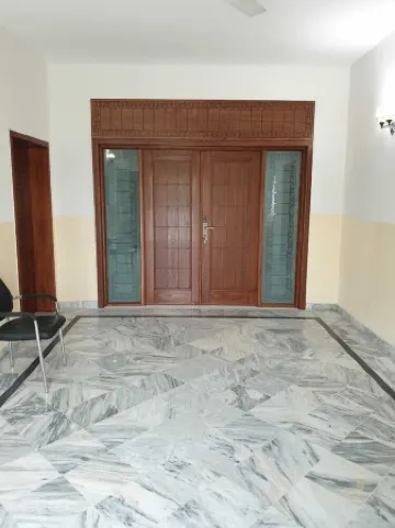 Razi Lounge: 3br Upper portion 1000sqy,WAPDA Town Отели рядом с достопримечательностью «Парк Медоус»