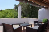 Rural house with garden, barbecue and swimming pool. Sea, mountains, culture, hiking! Hotels in Baix Maestrat