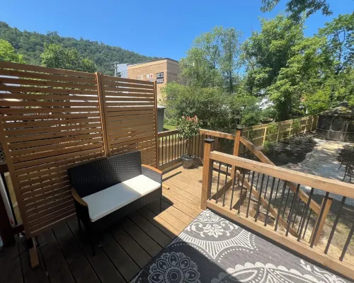 Restored 1870s 4BR, 2.5 bath, formal dining, in the heart of Berkeley Springs Hotels in Berkeley Springs