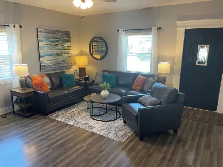 Charming 3-bedroom, 2-12/ bath house with AC, WiFi in peaceful Fortville