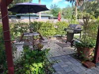 Three Sisters Cottages Hotels in Crystal River