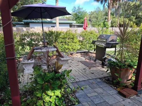 Three Sisters Cottages Hotels in Crystal River