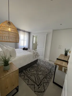 Tranquil haven: home in nature's embrace, where ocean and dunes unite. Hotels in Swartland Local Municipality