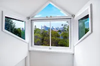 Modern terrace, top location, city views Hotels in Glebe