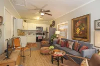 Chic Central Gardens Carriage House in heart of midtown Memphis