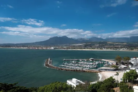 Ocean Views - Gorgeous ocean view apartment